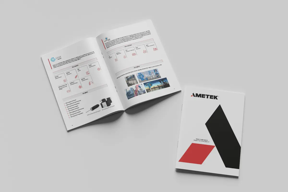 퍼스트디자인이 디자인한 제품 라인업 카탈로그 내지 - 브랜드가 달라도 주요 산업 분야·주요 솔루션 2단 틀로 통일한 계측기기 페이지